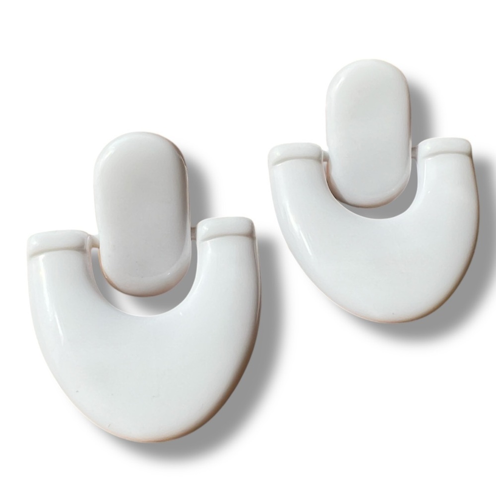 Mod Plastic White Geometric Clip-on Statement Earrings